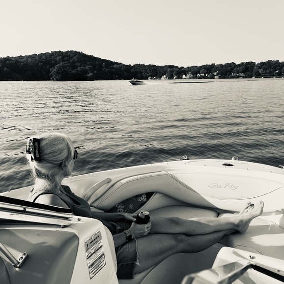 Meet your Posher, Jessica - Picture 1 of 1